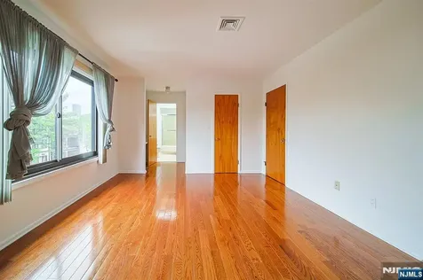 1437 John Street Fort Lee NJ 07024