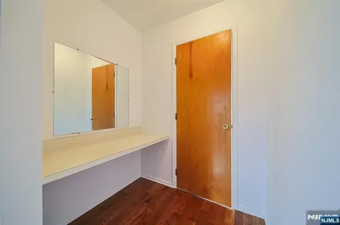1437 John Street Fort Lee NJ 07024