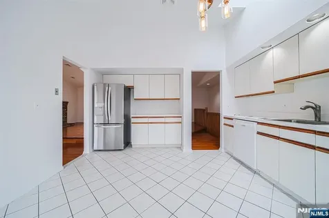 1437 John Street Fort Lee NJ 07024