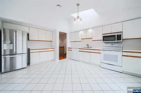 1437 John Street Fort Lee NJ 07024