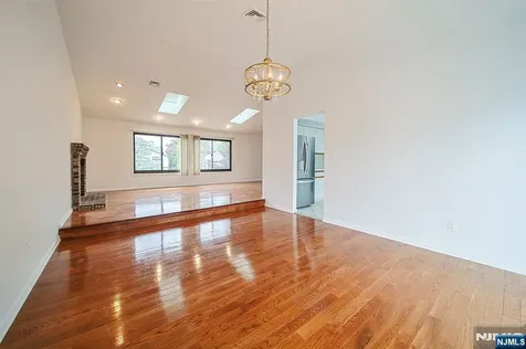 1437 John Street Fort Lee NJ 07024