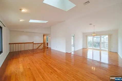 1437 John Street Fort Lee NJ 07024