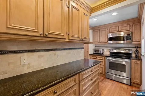 694 Sunset Road Teaneck NJ 07666