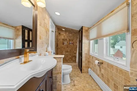 694 Sunset Road Teaneck NJ 07666