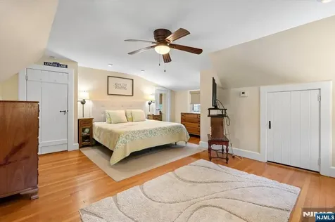 694 Sunset Road Teaneck NJ 07666