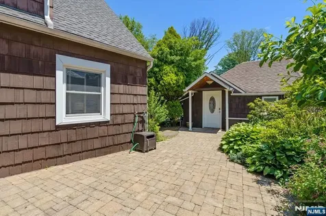 694 Sunset Road Teaneck NJ 07666