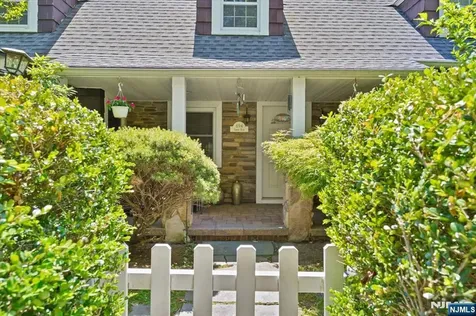 694 Sunset Road Teaneck NJ 07666