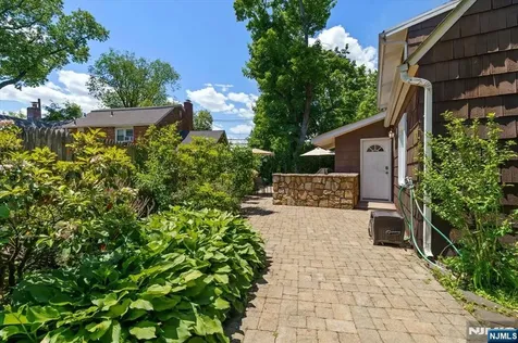 694 Sunset Road Teaneck NJ 07666