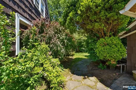 694 Sunset Road Teaneck NJ 07666