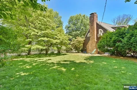 694 Sunset Road Teaneck NJ 07666