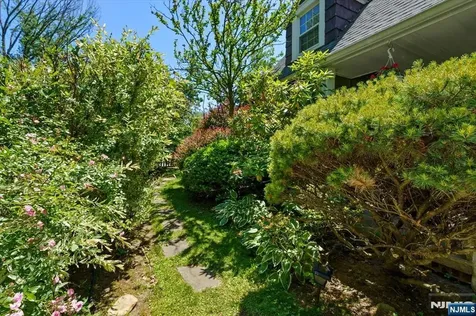 694 Sunset Road Teaneck NJ 07666