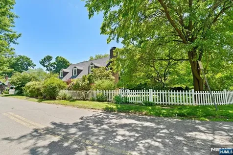 694 Sunset Road Teaneck NJ 07666
