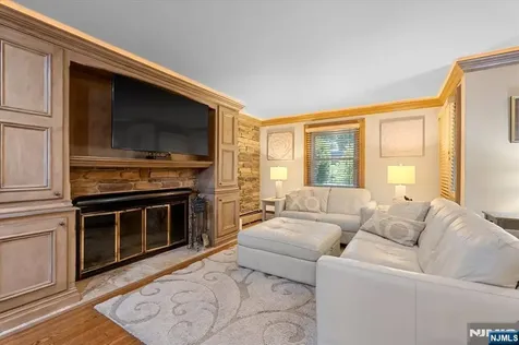 694 Sunset Road Teaneck NJ 07666