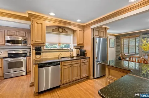 694 Sunset Road Teaneck NJ 07666