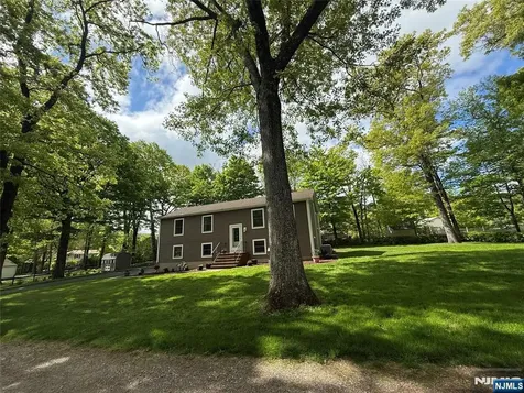 10 Monique Lane West Milford NJ 07480