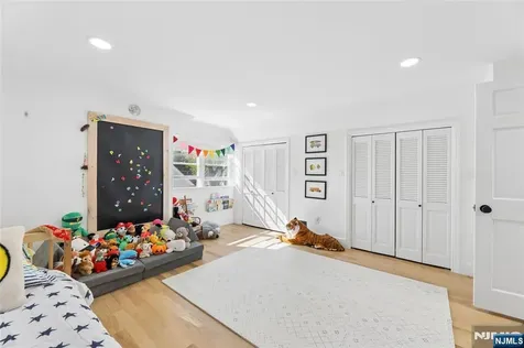 4 Lois Avenue Demarest NJ 07627