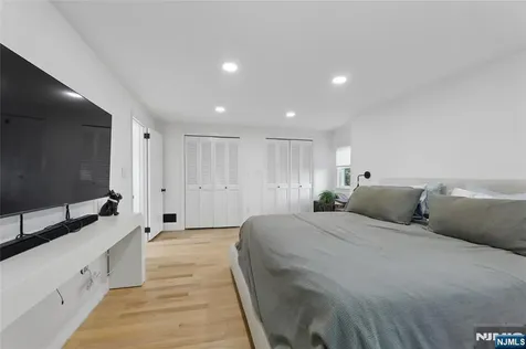 4 Lois Avenue Demarest NJ 07627