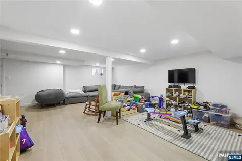 4 Lois Avenue Demarest NJ 07627