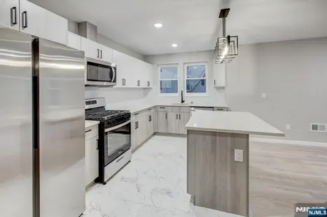 1081 18th Avenue Newark NJ 07106