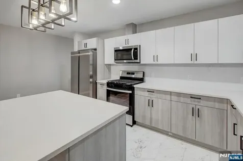 1081 18th Avenue Newark NJ 07106