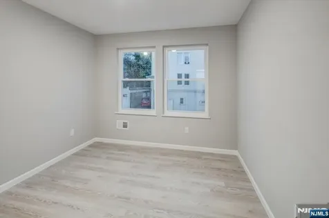 1081 18th Avenue Newark NJ 07106