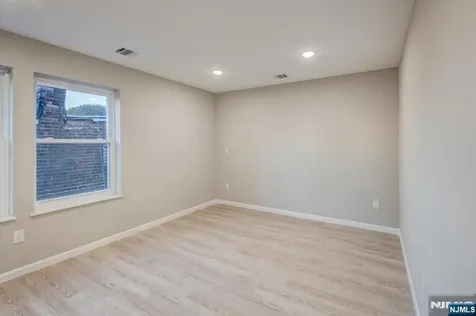 1081 18th Avenue Newark NJ 07106