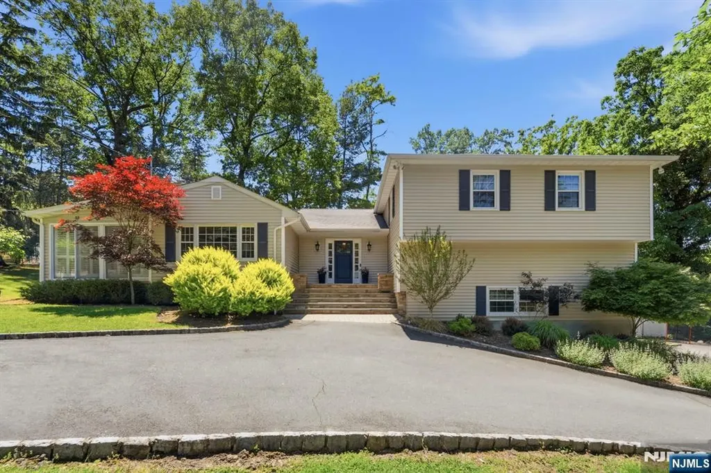 12 Wildwood Drive North Caldwell NJ 07006