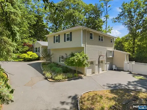 12 Wildwood Drive North Caldwell NJ 07006