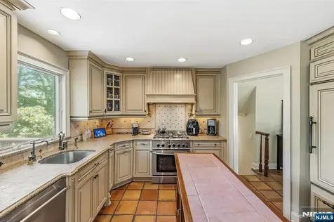 12 Wildwood Drive North Caldwell NJ 07006