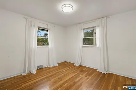 32 Beechwood Road Cresskill NJ 07626
