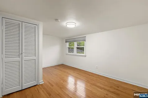 32 Beechwood Road Cresskill NJ 07626