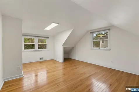 32 Beechwood Road Cresskill NJ 07626