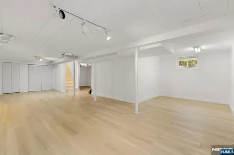 32 Beechwood Road Cresskill NJ 07626