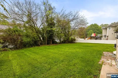 32 Beechwood Road Cresskill NJ 07626