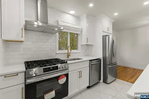 32 Beechwood Road Cresskill NJ 07626