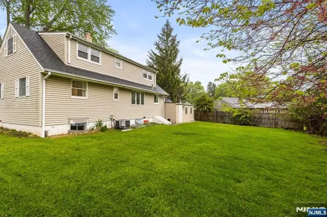 32 Beechwood Road Cresskill NJ 07626
