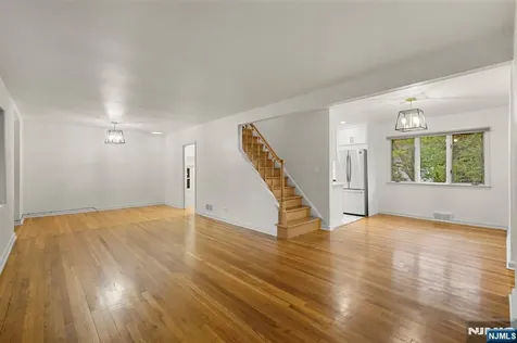 32 Beechwood Road Cresskill NJ 07626