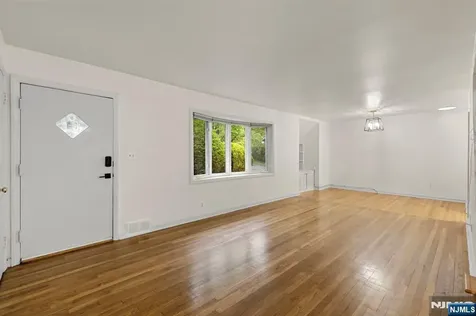 32 Beechwood Road Cresskill NJ 07626