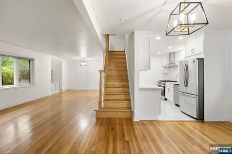 32 Beechwood Road Cresskill NJ 07626