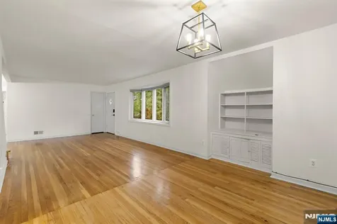 32 Beechwood Road Cresskill NJ 07626
