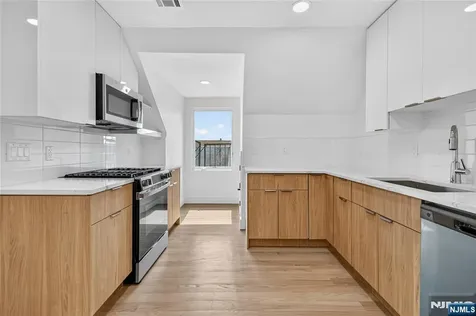46 Hudson Avenue Edgewater NJ 07020