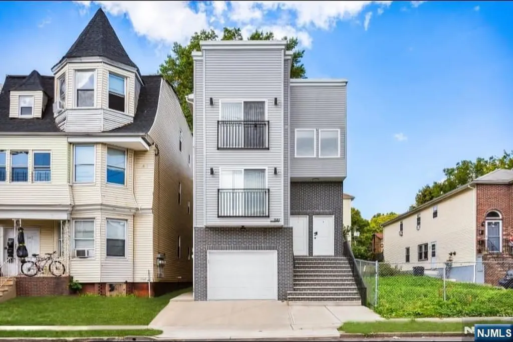 581 Bergen Street Newark NJ 07108