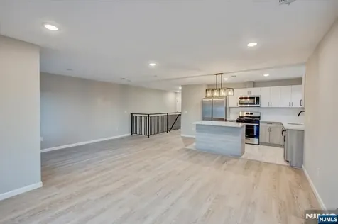 581 Bergen Street Newark NJ 07108