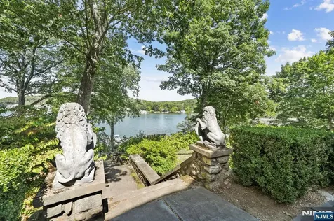 33 Edgemere Avenue Mount Arlington Boro NJ 07856