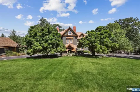 33 Edgemere Avenue Mount Arlington Boro NJ 07856
