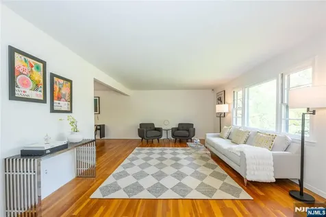 7 Waddington West Orange NJ 07052