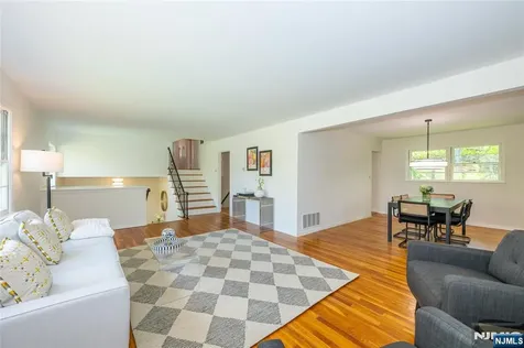 7 Waddington West Orange NJ 07052