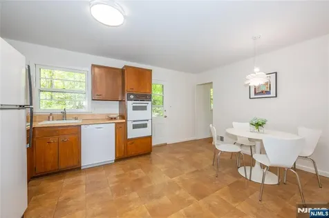 7 Waddington West Orange NJ 07052