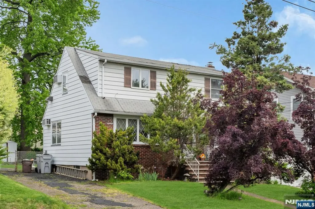 123 Summit Avenue Elmwood Park NJ 07407