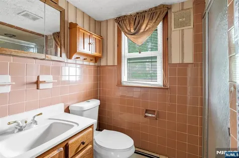 123 Summit Avenue Elmwood Park NJ 07407